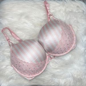 Victoria’s Secret bombshell bra